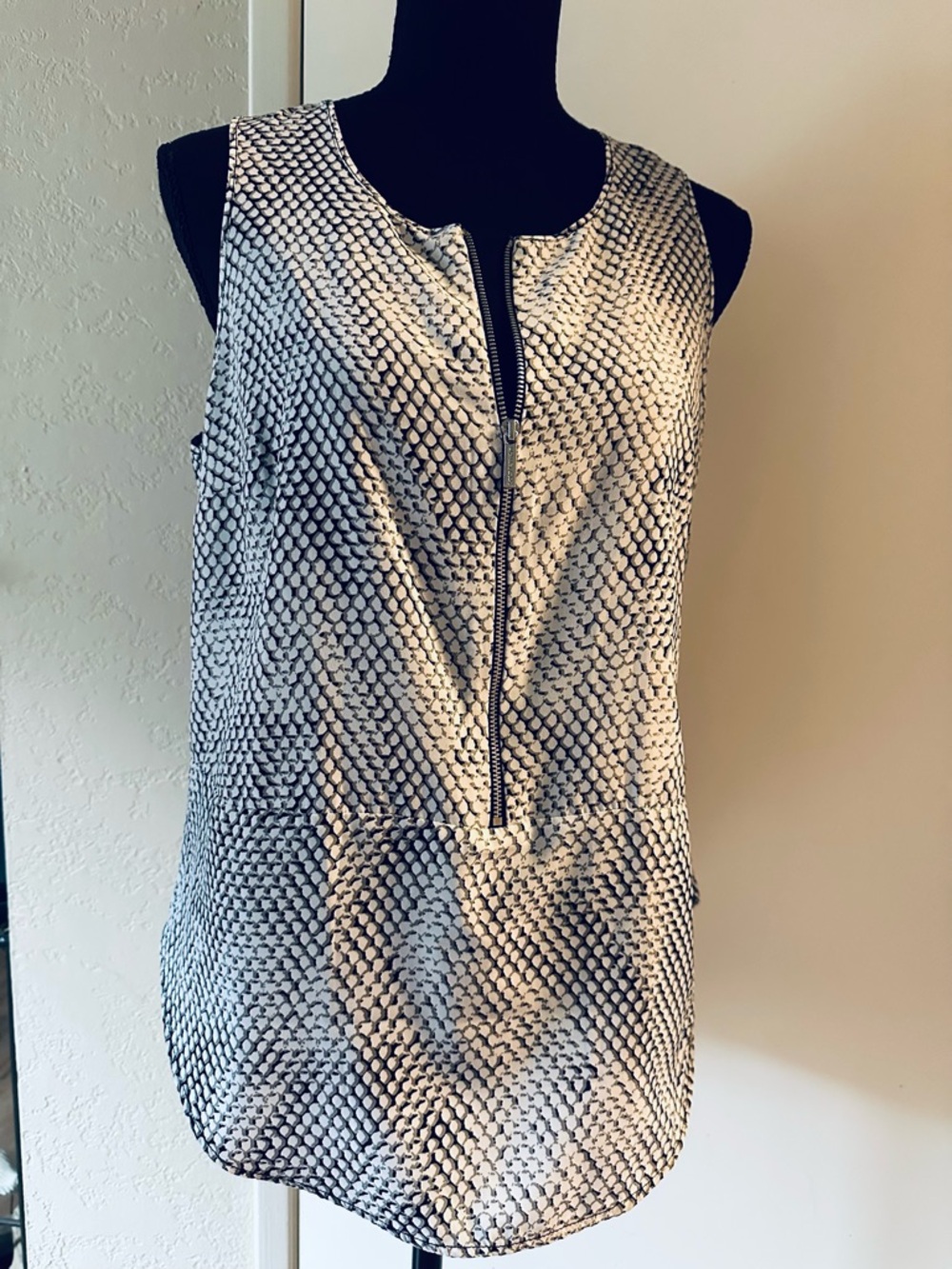 Michael Kors Sleeveless Top Size Small Black & White , 1/2 Zip Front